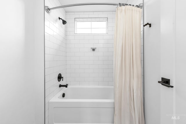 7060 E La Cuesta St, Boise, ID 83716 - bathroom with shower / bath combination with curtain