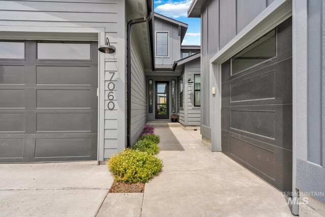 7060 E La Cuesta St, Boise, ID 83716 - entrance to property featuring board and batten siding