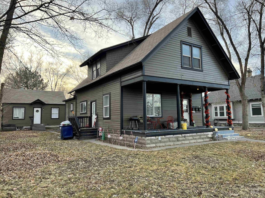 view of front of house featuring covered porch