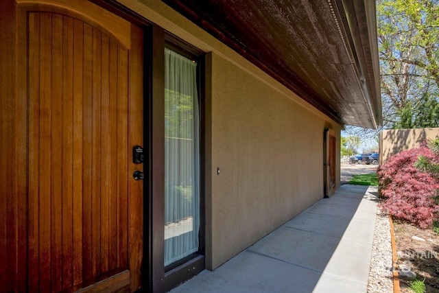 view of exterior entry with stucco siding