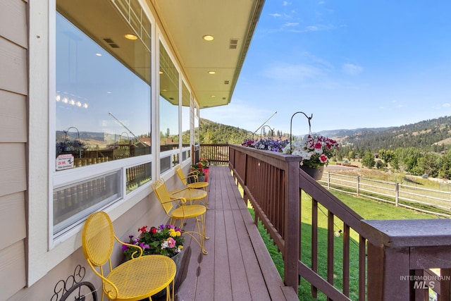 balcony with visible vents and a mountain view