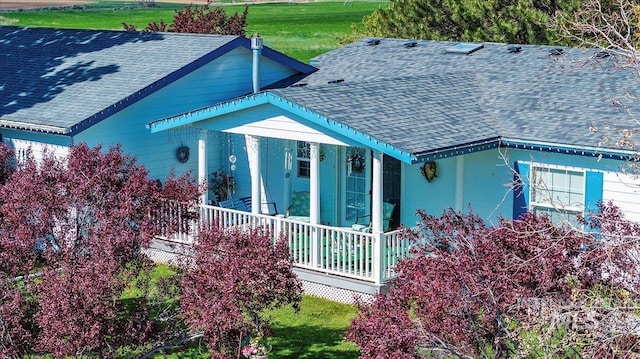 321 S 600 E, Jerome, ID 83338 - view of front of property with a shingled roof and a front lawn
