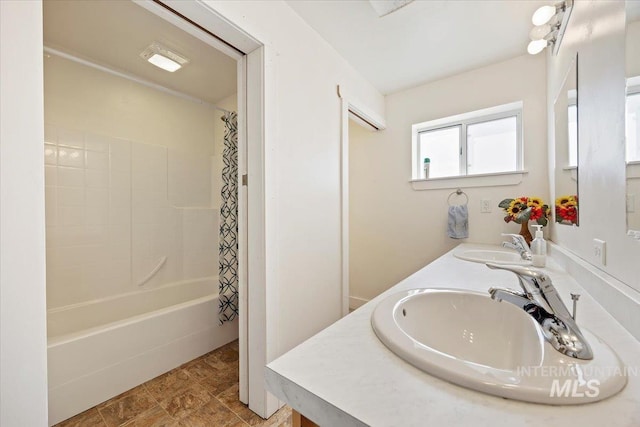 321 S 600 E, Jerome, ID 83338 - full bath with shower / bathtub combination with curtain and double vanity