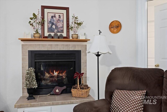 321 S 600 E, Jerome, ID 83338 - living area with a fireplace
