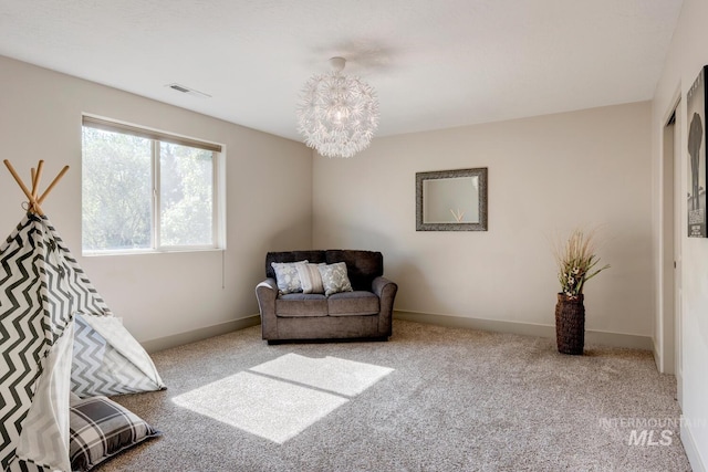 living area with carpet flooring, baseboards, visible vents, and a chandelier