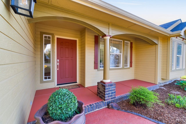 property entrance featuring a porch