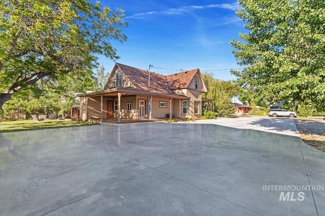316 Maple Ave, Emmett, ID 83617 - view of front of home with covered porch, concrete driveway, and stucco siding