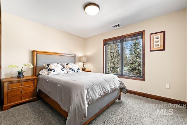 bedroom featuring carpet floors and baseboards