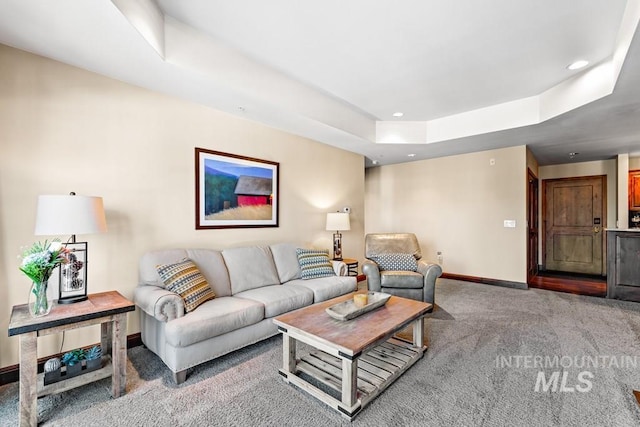 living room with carpet flooring, baseboards, a tray ceiling, and recessed lighting