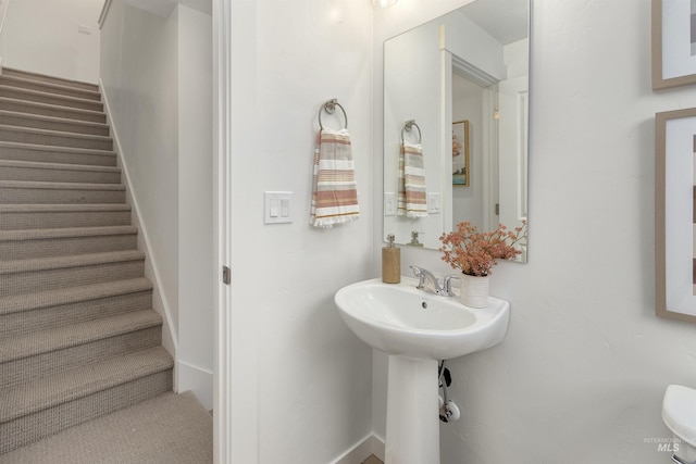 bathroom featuring sink