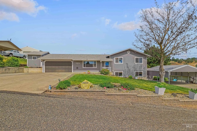 3404 Chukar Ln, Clarkston, WA 99403 - tri-level home with an attached garage, a front yard, and driveway