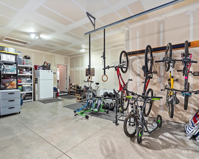 garage with freestanding refrigerator