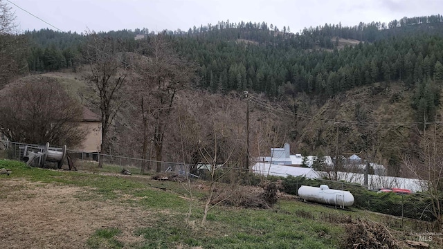 view of yard with a view of trees and fence