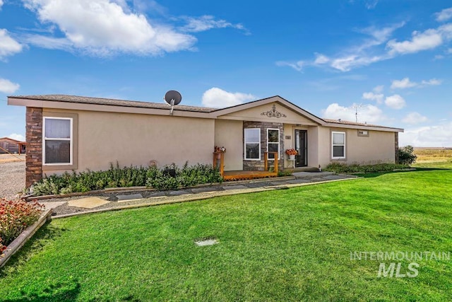 ranch-style home featuring a front lawn