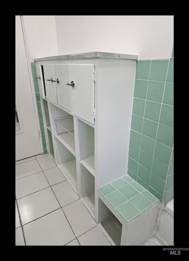 207 N Main St, Homedale, ID 83628 - mudroom with light tile patterned floors