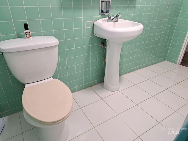 207 N Main St, Homedale, ID 83628 - bathroom with tile walls, toilet, and tile patterned flooring