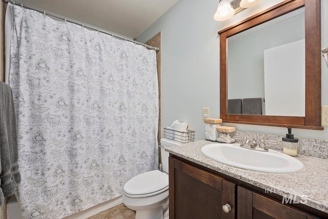 bathroom featuring a shower with curtain, vanity, and toilet