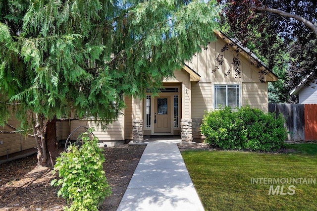 view of front of property with a front lawn