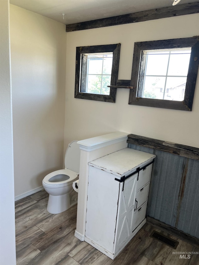 2059 Spring Creek Dr, Fruitland, ID 83619 - bathroom featuring toilet and wood finished floors