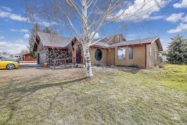 view of front of house featuring a front yard