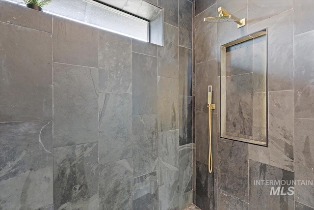15 Alder Creek Ln, Garden Valley, ID 83622 - full bathroom featuring tiled shower