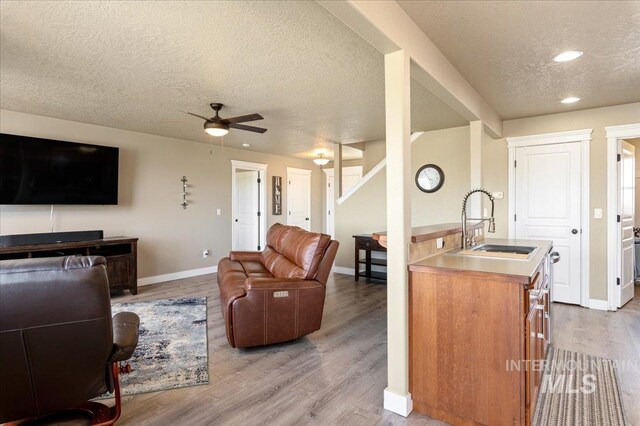1375 Ross Rd, Weiser, ID 83672 - living area featuring a textured ceiling, ceiling fan, wood finished floors, and recessed lighting