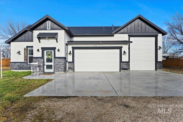 view of front facade featuring a garage