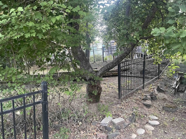 833 N Cleveland St, Moscow, ID 83843 - view of gate