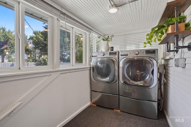 laundry room with laundry area, washer and clothes dryer, and baseboards