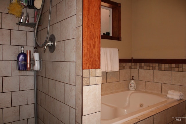 bathroom featuring tiled tub