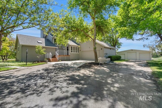 975 W Meander Ct, Eagle, ID 83616 - view of front of house featuring a detached garage and an outdoor structure