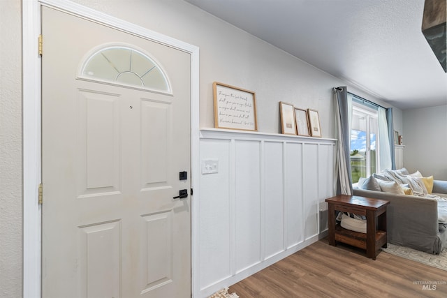 1125 Grelle Ave, Lewiston, ID 83501 - foyer featuring wood finished floors and wainscoting