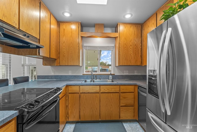 1125 Grelle Ave, Lewiston, ID 83501 - kitchen with appliances with stainless steel finishes, a sink, under cabinet range hood, dark countertops, and recessed lighting
