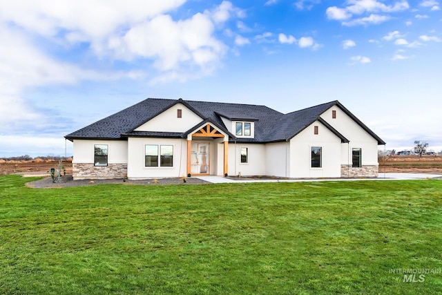 view of front of property with a front yard