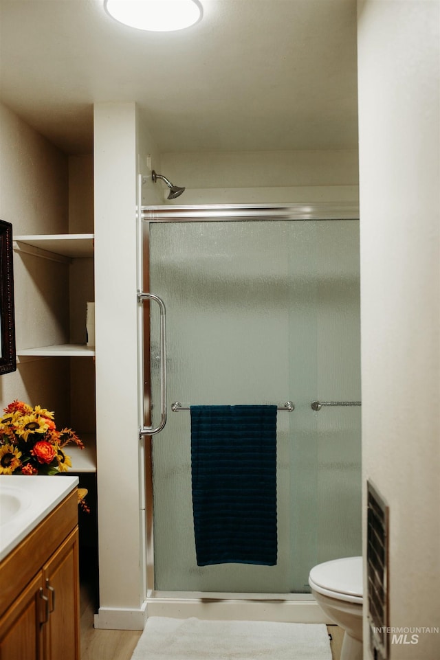 421 Hill St, Grangeville, ID 83530 - full bath featuring a stall shower, vanity, and toilet
