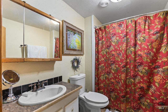 bathroom with a shower with curtain, vanity, and toilet