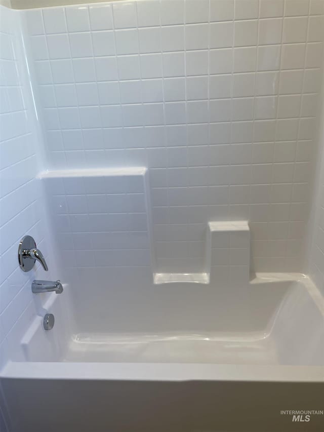 bathroom featuring shower / bathtub combination