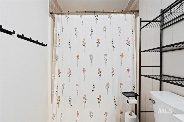 5009 Airport Rd, Nampa, ID 83687 - bathroom featuring toilet and a shower with shower curtain