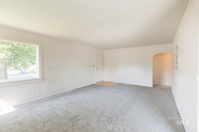 spare room with carpet flooring