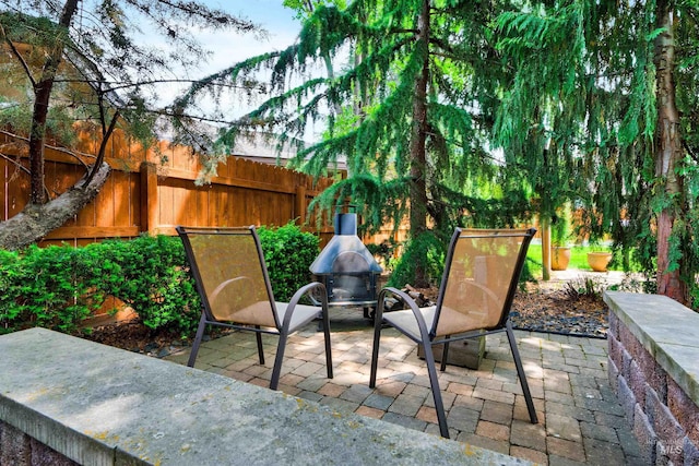 1390 E Prohaska Ct, Eagle, ID 83616 - fenced backyard with a patio
