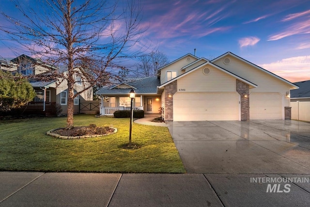 view of front of home featuring a yard and a garage