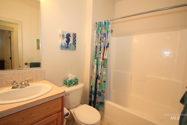 1491 N Millstream Ct, Nampa, ID 83686 - bathroom featuring vanity, decorative backsplash, and shower / tub combo with curtain