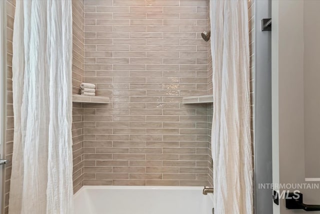 8469 W Happy Day Dr, Meridian, ID 83646 - full bath with shower / bath combo with shower curtain