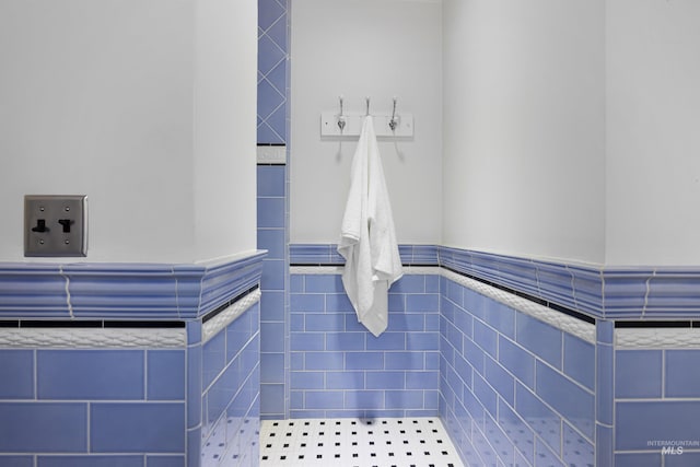 876 E Pennsylvania Ln, Boise, ID 83706 - bathroom featuring tile walls and a wainscoted wall