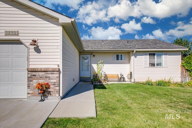 exterior space featuring a lawn