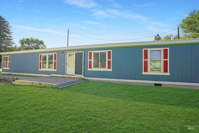 view of front of house with a front lawn