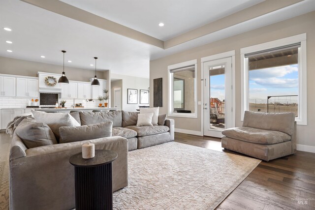 129 E 33 S, Burley, ID 83318 - living area featuring dark wood-type flooring, baseboards, and recessed lighting