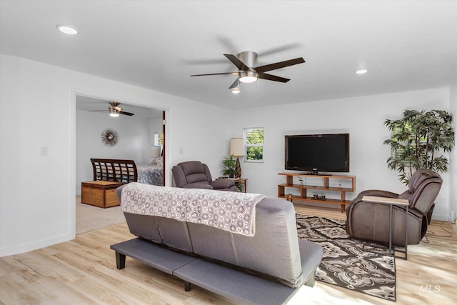 living area featuring wood finished floors, recessed lighting, a ceiling fan, and baseboards