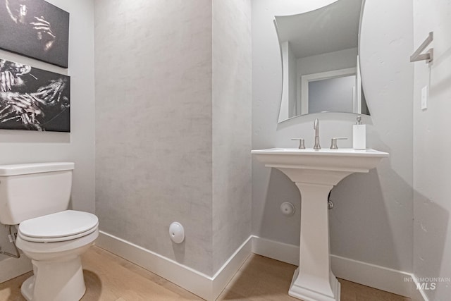 bathroom featuring sink and toilet