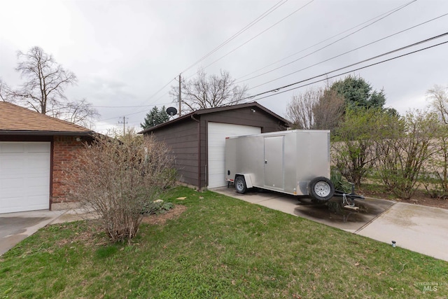 view of yard with an outbuilding